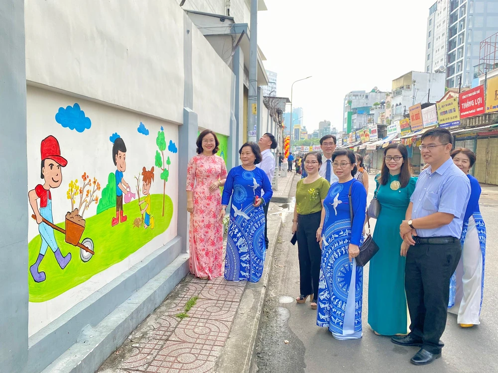 Mô hình cải tạo những bức tường hiện được lan rộng ở nhiều địa phương tại TP.HCM