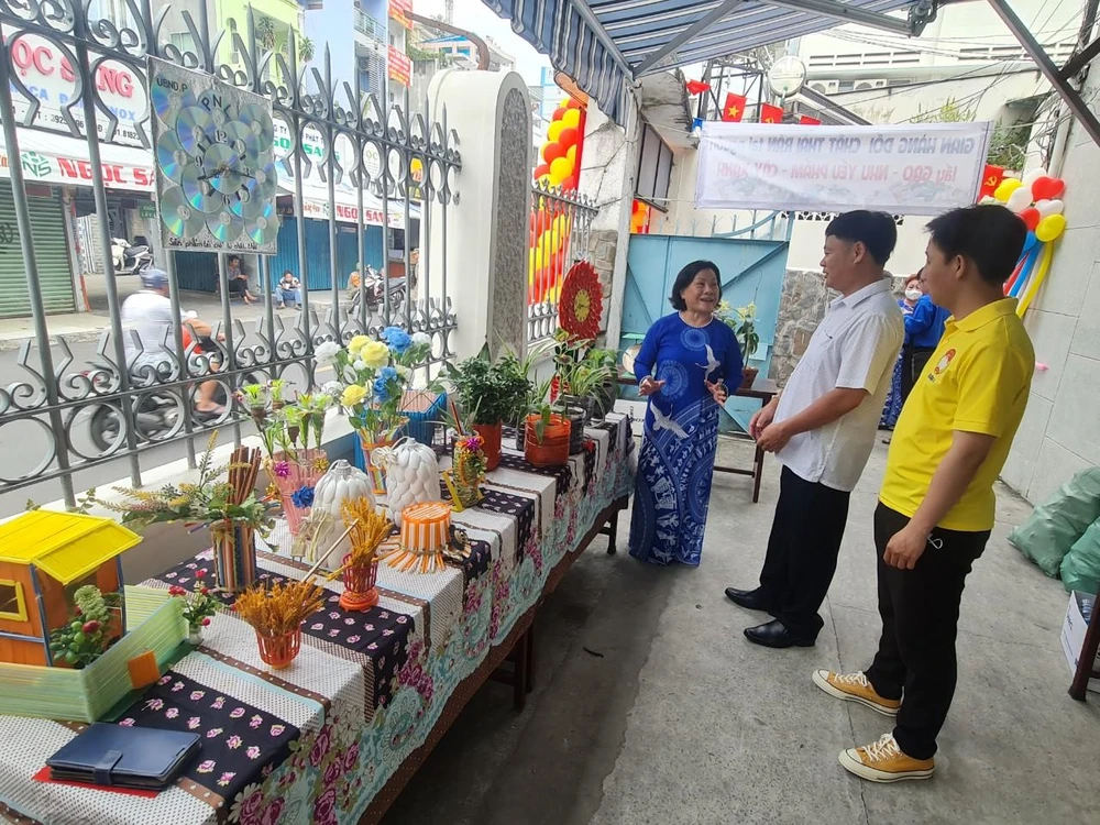 Chương trình đổi rác lấy quả nhằm giảm thải đồ nhựa dùng một lần