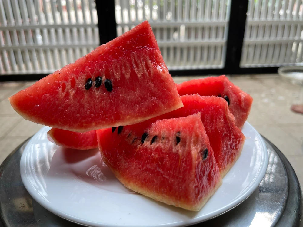 Hạt dưa hấu có chứa chất sắt, kẽm tốt cho sức khoẻ. Ảnh: NGUYÊN VÕ