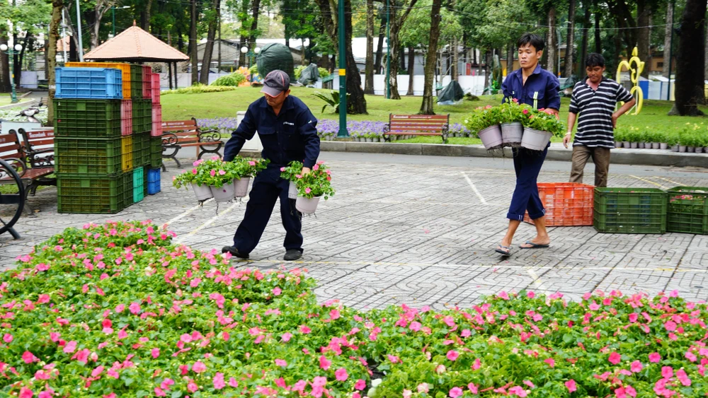 Đơn vị thi công bố trí hoa