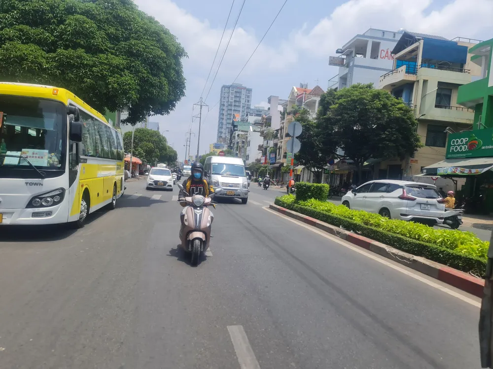 Nắng nóng gay gắt ở TP.HCM. Ảnh: NC Nắng nóng gay gắt ở TP.HCM. Ảnh: NC