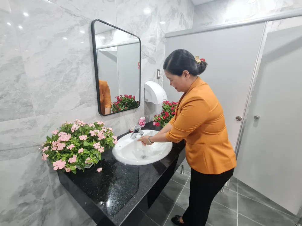 Bên trong NVSCC được trồng thêm hoa để tạo không gian xanh. Ảnh: NC