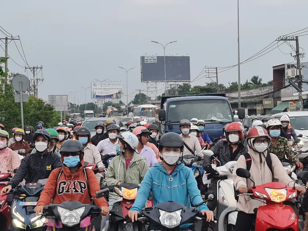 Người dân về quê nghỉ lễ khá đông do thời gian nghỉ lễ dài. Ảnh: NGUYỄN CHÂU