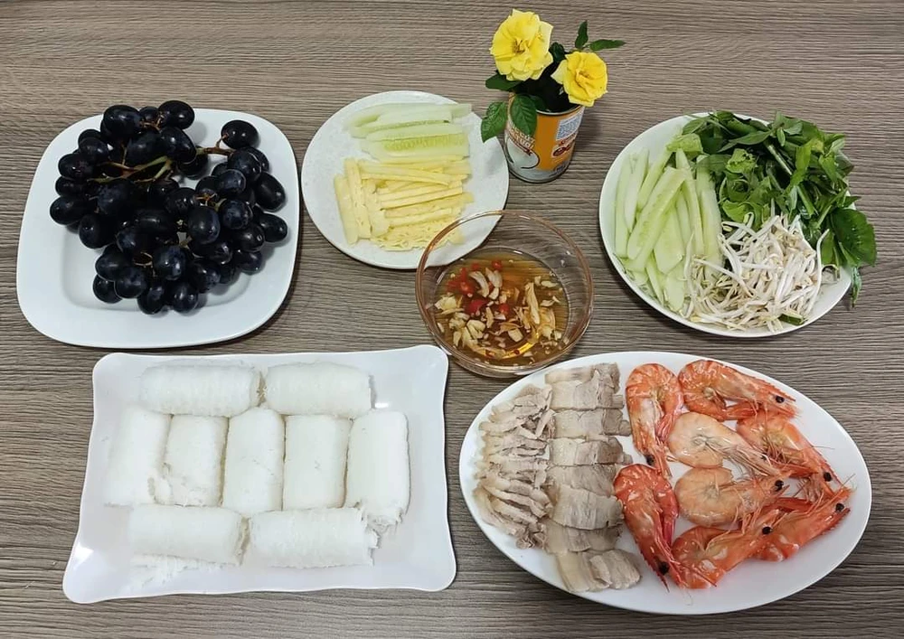 Người mắc bệnh tiểu đường loại 2 cần có chế độ ăn uống hợp lý. Ảnh: NV