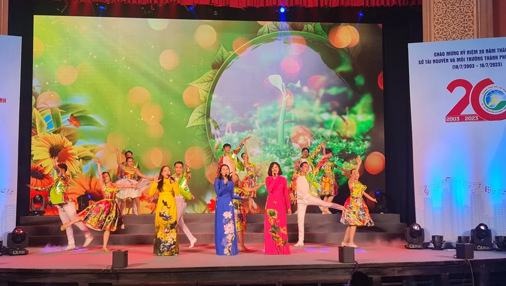 Hội diễn với nhiều giải thưởng, trong đó có các giải như: đơn ca, song ca, tốp ca, múa...