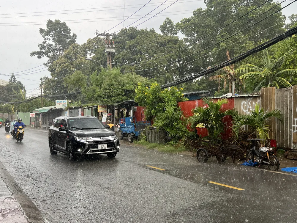 Bão số 1 gây mưa nhiều ở Nam bộ. Ảnh: ĐÀO TRANG