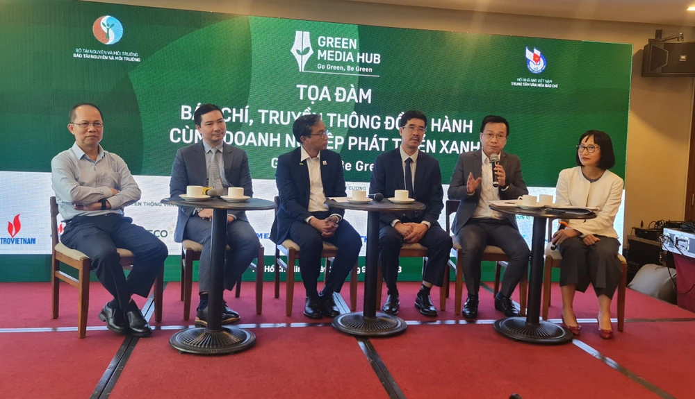 Các đại biểu chia sẻ tại tại buổi tọa đàm toa dam.jpg