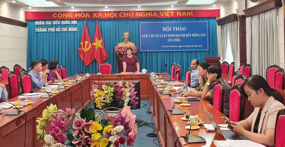 Các đại biểu góp ý cho dự án Luật kinh doanh bất động sản (sửa đổi). Ảnh: NC gop y luat kdbds .jpg