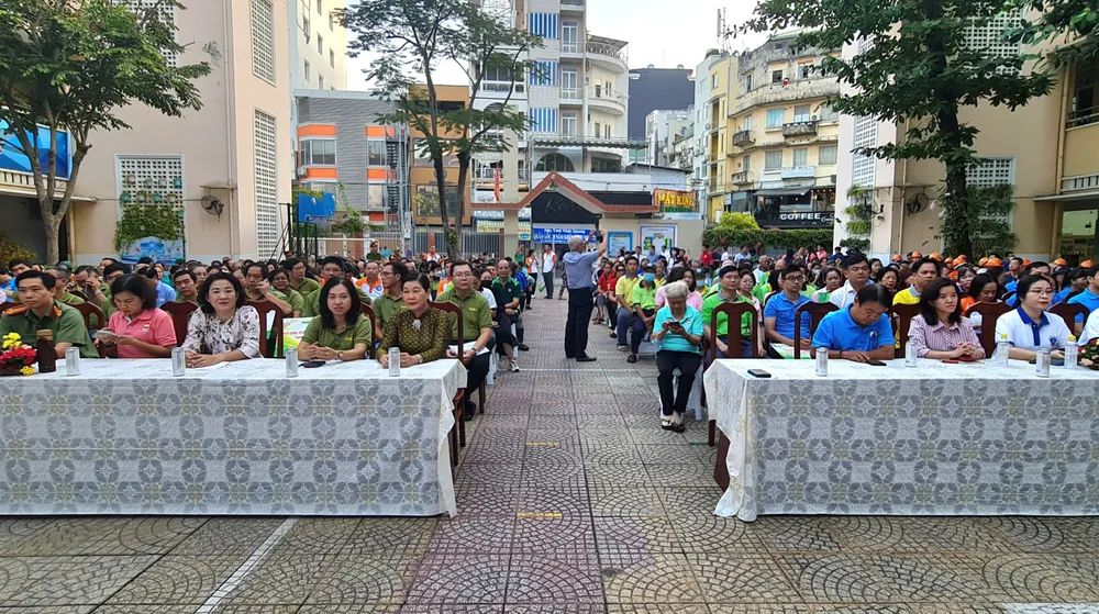 Mỗi người dân trên địa bàn quận 1 sẽ trồng một cây xanh