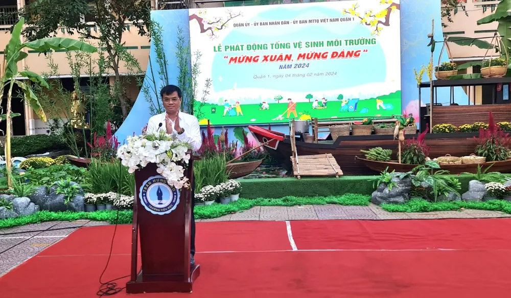 ve sinh moi truong tromg cay quan 1 1.jpg