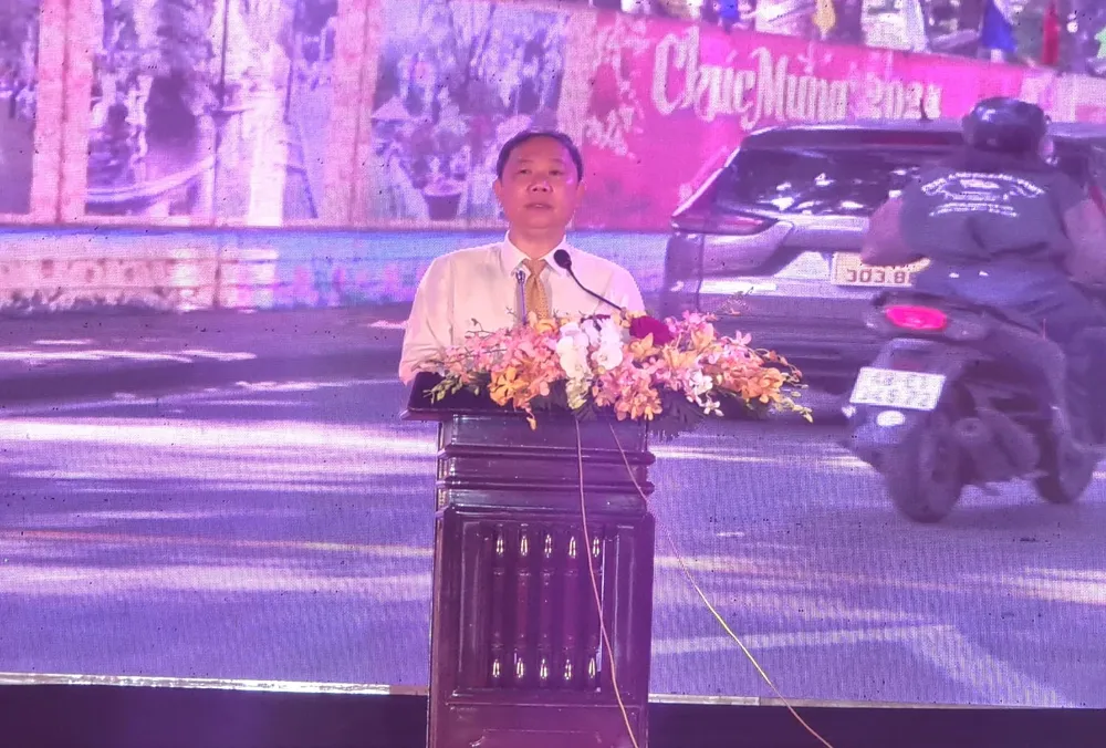 khai mac hoi hoa xuan 3.jpg