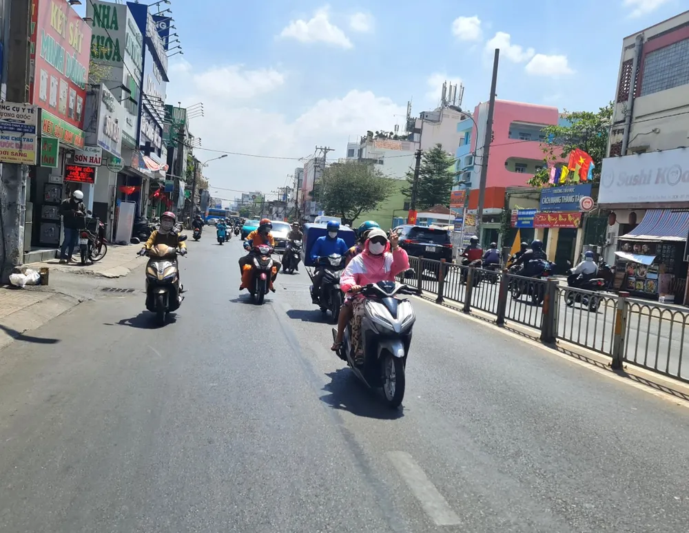 Dự báo từ ngày 24-3 nắng nóng diện rộng có xu hướng quay trở lại, miền Đông Nam bộ có nơi nắng nóng gay gắt. Ảnh: NGUYỄN CHÂU Nắng nóng sẽ tiếp tục xảy ra trên diện rộng ở Nam bộ