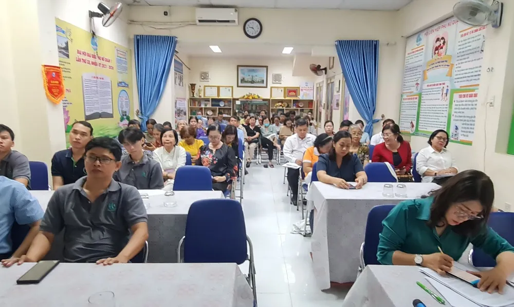 Quận 1 tổ chức tập huấn, tuyên truyền doanh nghiệp và người dân chuyên đề "Luật bảo vệ môi trường 2024 và các quy định pháp luật về quản lý chất thải rắn" năm 2024. Ảnh: NC Quận 1, TP.HCM: Đầu năm 2025 sẽ xử phạt gia đình không phân loại rác