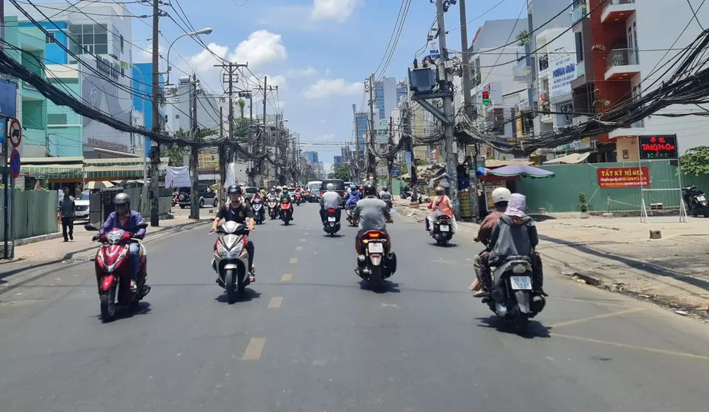 Ngày 29-4 nhiều quận, huyện ở TP.HCM nhiệt độ cao nhất có thể đến 39 độ C. Ảnh: NGUYỄN CHÂU Ngày nào ở TP.HCM có nắng nóng đặc biệt gay gắt?