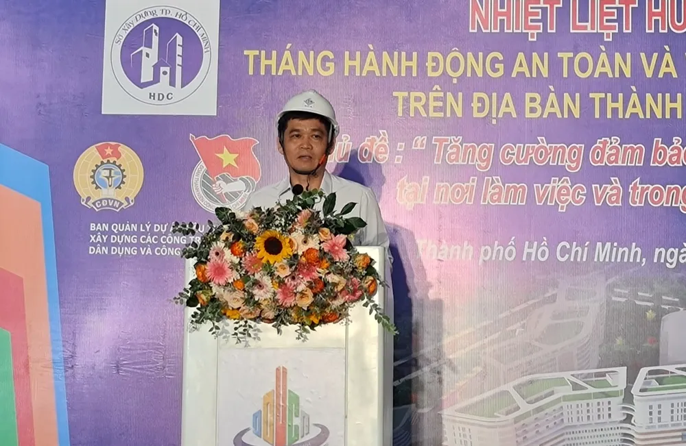 Ông Lê Văn Dũng - Phó giám đốc Ban Quản lý dự án đầu tư xây dựng các công trình dân dụng và công nghiệp TP.HCM. Ảnh: NGUYỄN CHÂU ong le van dung cong trinh xay dung.jpg