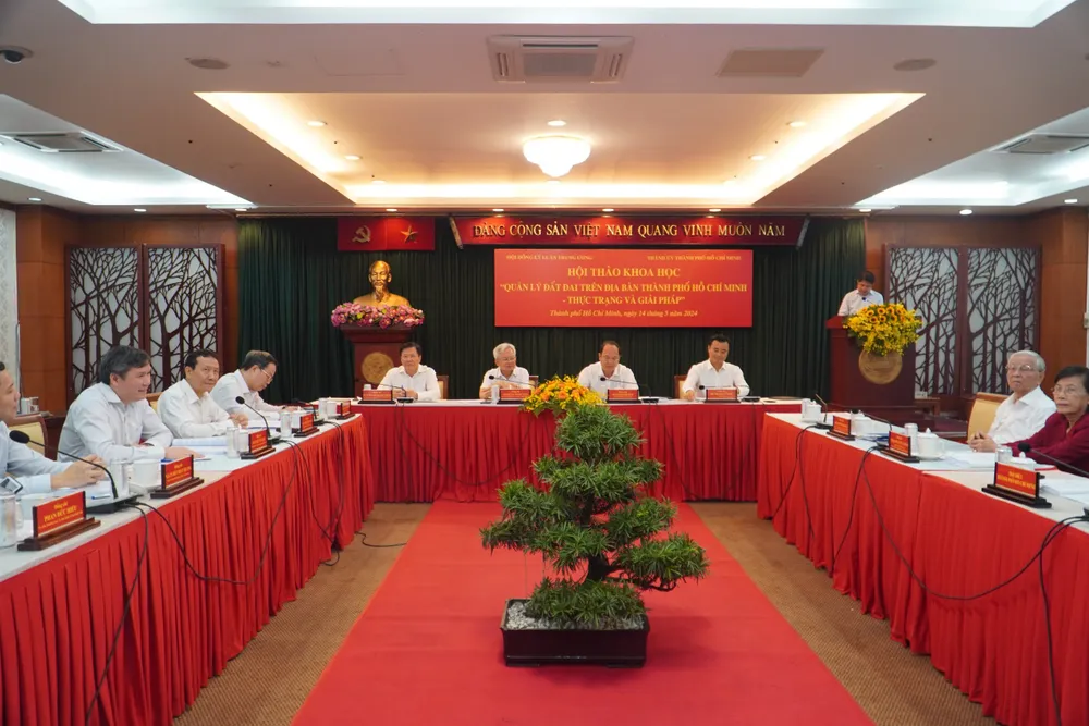 Hội thảo khoa học “Quản lý đất đai trên địa bàn TP.HCM: Thực trạng và giải pháp” sáng 14-5. Ảnh: NC Quản lý đất đai ở TP.HCM còn nhiều khó khăn, thách thức