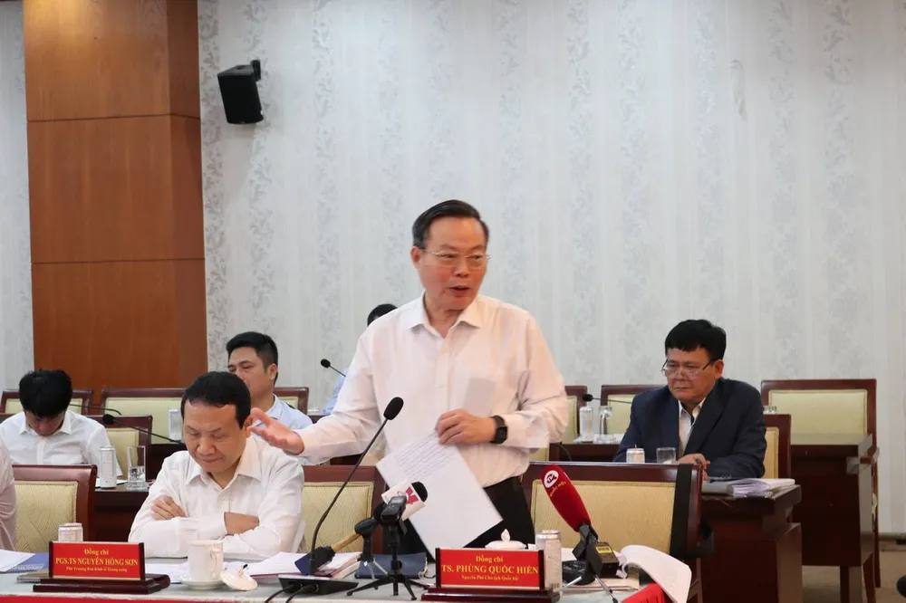 Ông Phùng Quốc Hiển, nguyên Phó Chủ tịch Quốc hội phát biểu tại hội thảo phung quoc hien.jpg