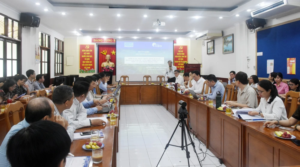 Các đại biểu trao đổi tại Hội thảo khoa học "Tiềm năng phát triển kinh tế tuần hoàn tại TP.HCM: Lựa chọn lĩnh vực ưu tiên và giải pháp trọng tâm". Ảnh: TC TP.HCM chưa khai thác hiệu quả các nguồn tài nguyên để phát triển kinh tế tuần hoàn