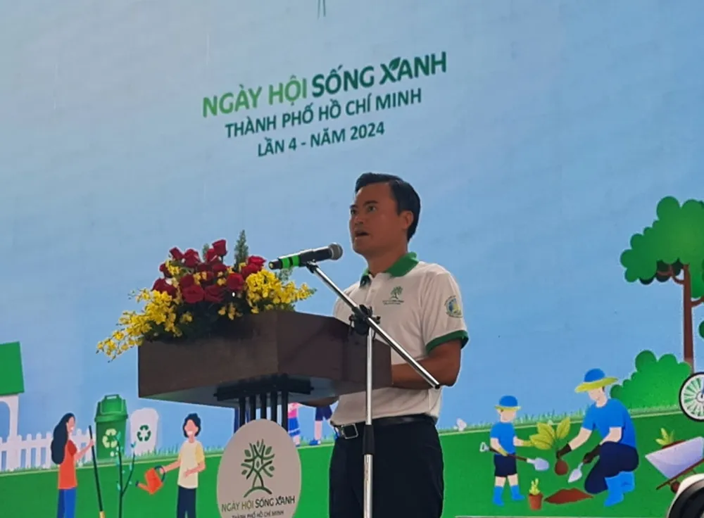 Ông Bùi Xuân Cường, Phó Chủ tịch UBND TP.HCM phát biểu tại ngày hội Sống xanh. Ảnh: NC ong bui xuan cuong phat bieu tai ngay hoi song xanh.jpg