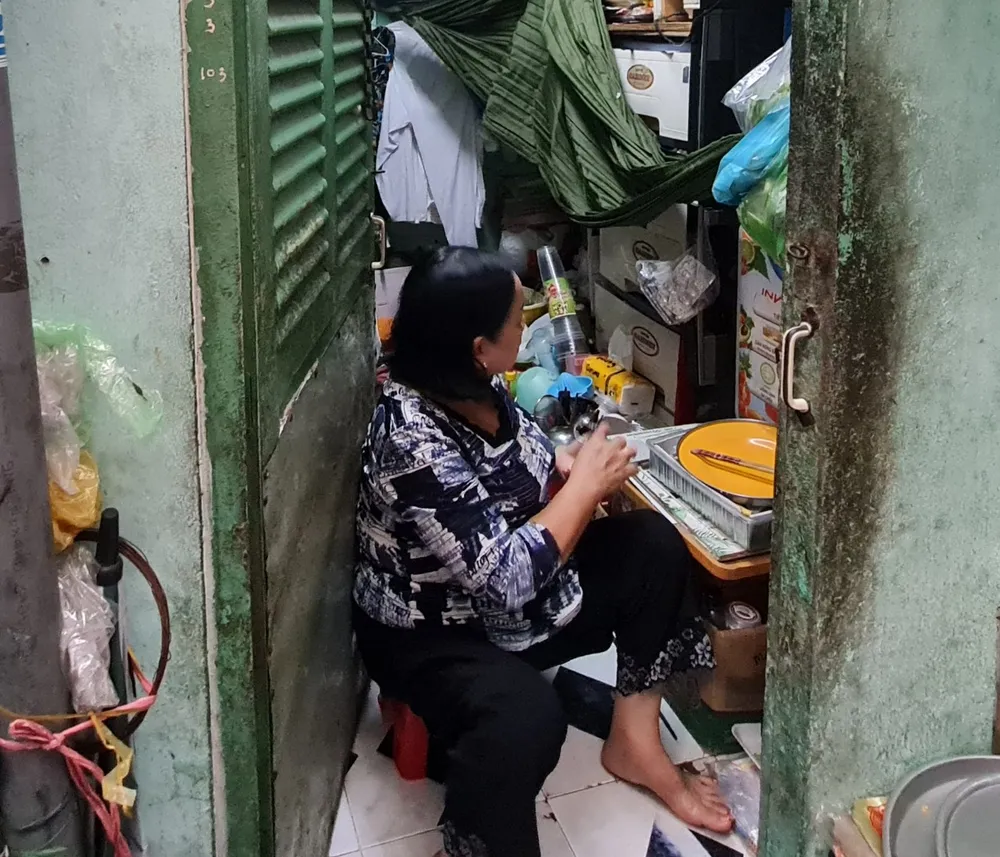 Căn nhà nhỏ xíu của một người dân ở khu Chợ Gà. Ảnh: NGUYỄN CHÂU nguoi dan cho ga -hinh 1.jpg