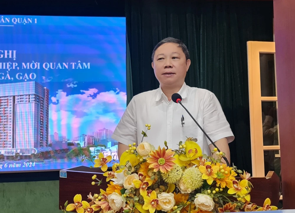 Ông Dương Anh Đức, Bí thư Quận ủy quận 1 phát biểu tại hội nghị. Ảnh: NGUYỄN CHÂU ông duong anh đức.jpg