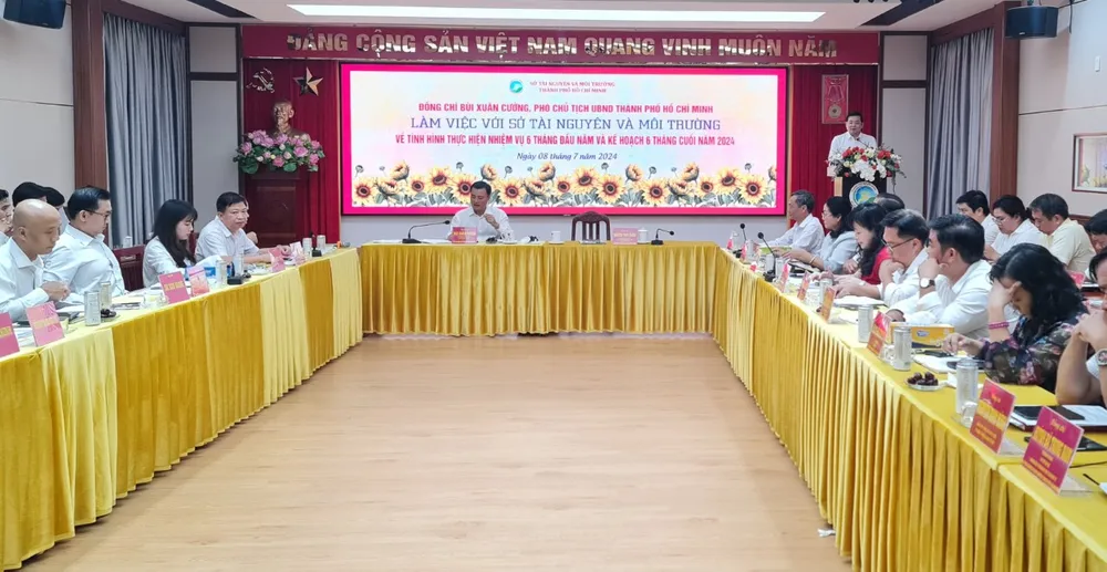 Tại hội nghị, các đại biểu góp ý nhiều nội dung, trong đó có nội dung liên quan việc triển khai thực hiện Luật Đất Đai 2024. Ảnh: NGUYỄN CHÂU TP.HCM phải chuẩn bị 'kịch bản' để áp dụng Luật Đất đai 2024