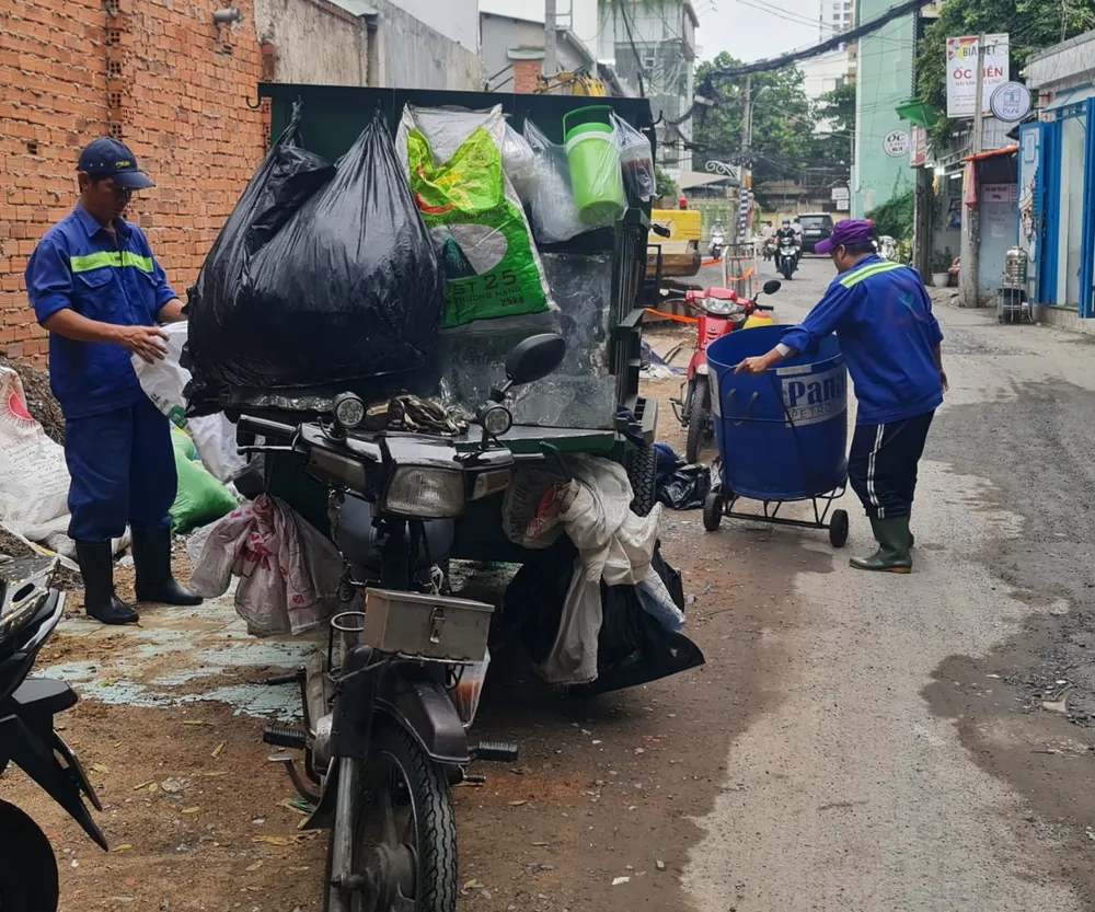 Xe thu gom rác thô sơ thu gom rác tại quận Phú Nhuận xe thu gom rác .jpg