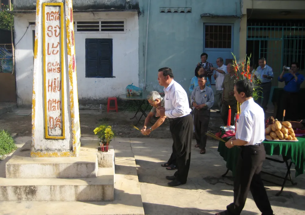 Bia tưởng niệm liệt sĩ phường Tân Thới Hòa thực hiện sữa chữa. Ảnh: CT Quận Tân Phú, TP.HCM thông báo liên quan việc ghi tên bia tưởng niệm liệt sĩ