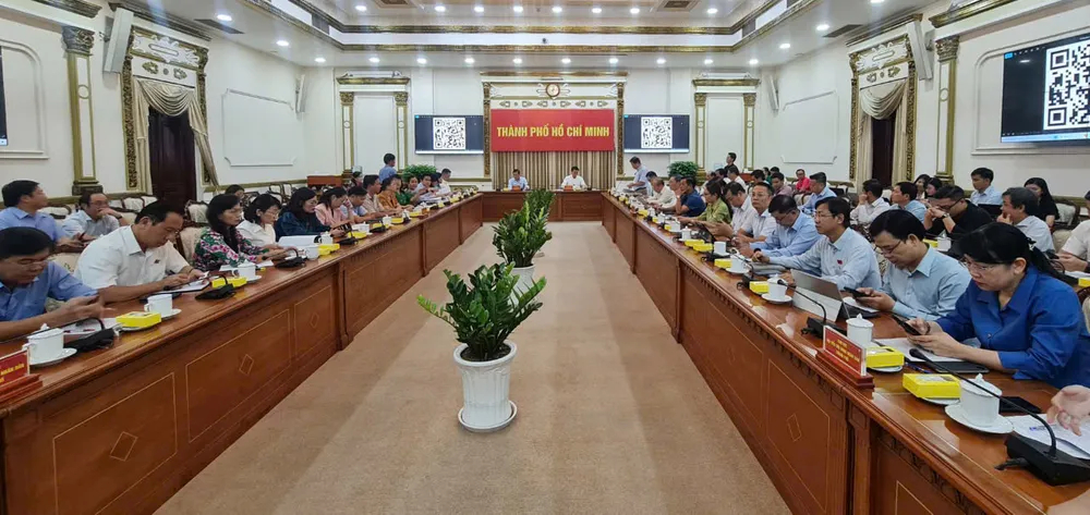 Các đại biểu tham gia hội nghị lấy ý kiến Bảng giá đất. Ảnh: NGUYỄN CHÂU ý kiến bảng giá đất.jpg