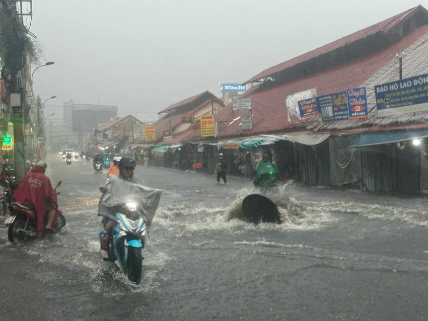 Tháng 9, lượng mưa ở các tỉnh Nam bộ và TP.HCM tăng ra sao?