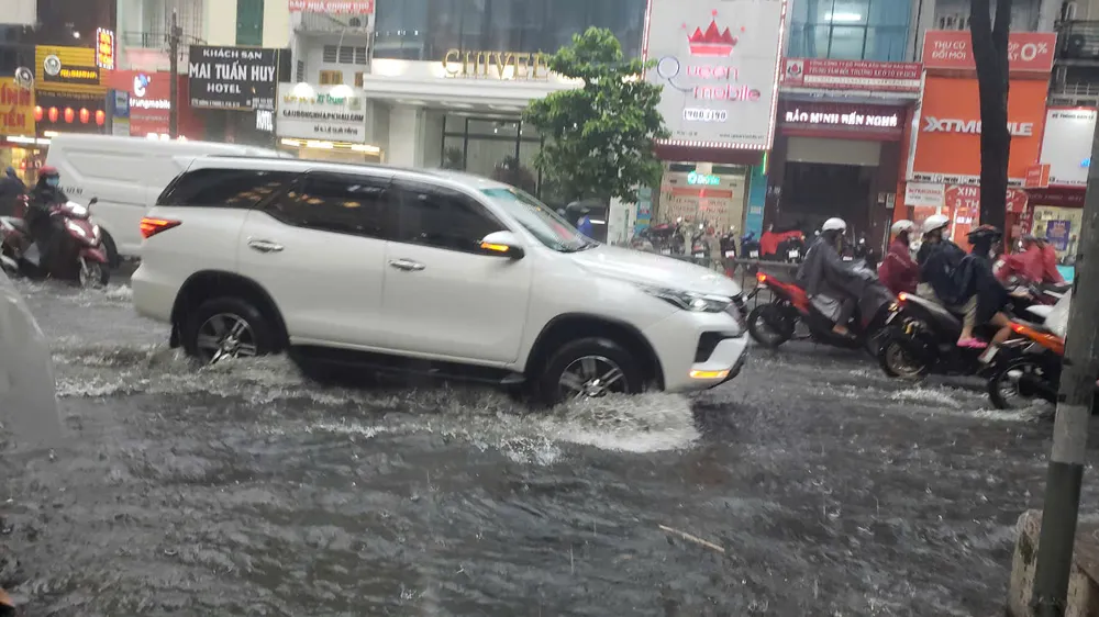 Theo dự báo, thời tiết Nam Bộ từ hai đến bảy ngày tới có lúc có mưa rào nhiều nơi, rải rác mưa vừa và dông. Ảnh: NC Thời tiết Nam Bộ những ngày tới còn mưa to?