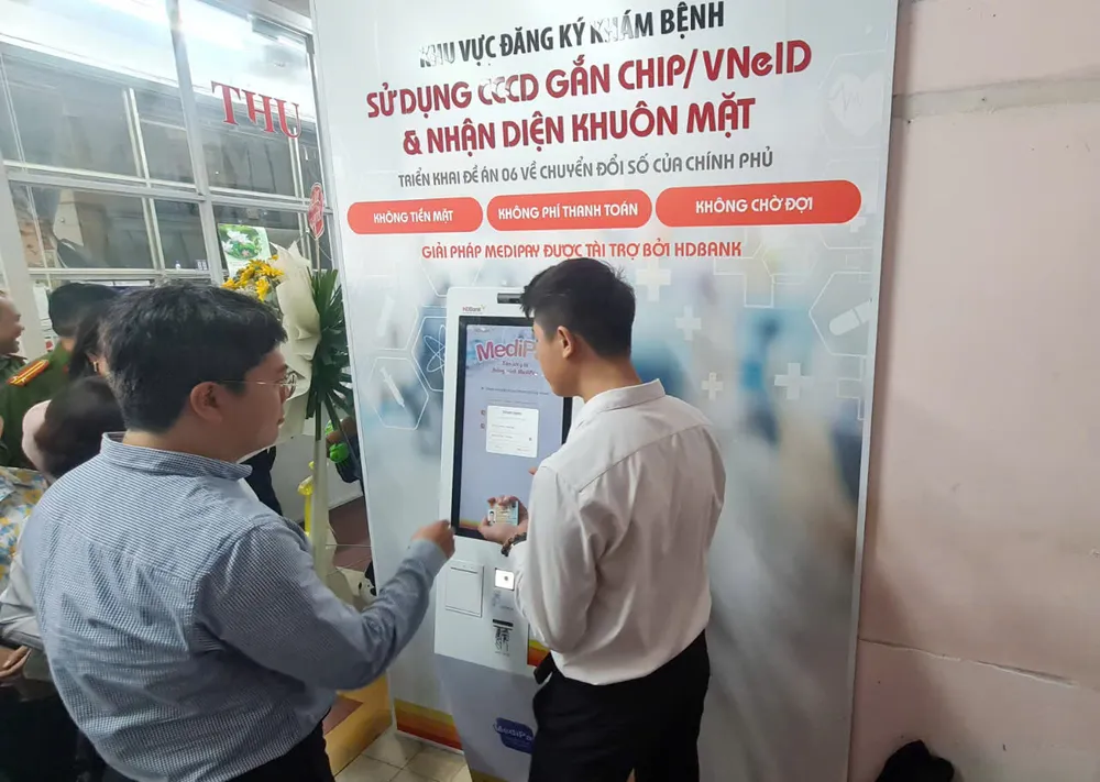 Quận 1 áp dụng đăng ký khám chữa bệnh qua Kiosk thông minh
