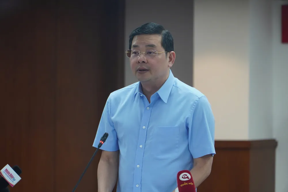 Ông Nguyễn Toàn Thắng-Giám đốc Sở TN&MT TP.HCM phát biểu tại buổi họp báo. Ảnh: NC nguyễn toàn thắng bảng giá đất.jpg
