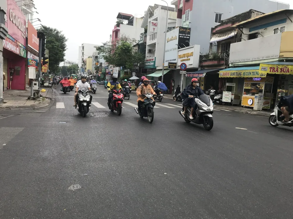 TP.HCM và các tỉnh Nam Bộ những ngày tới còn xuất hiện mưa và sương mù