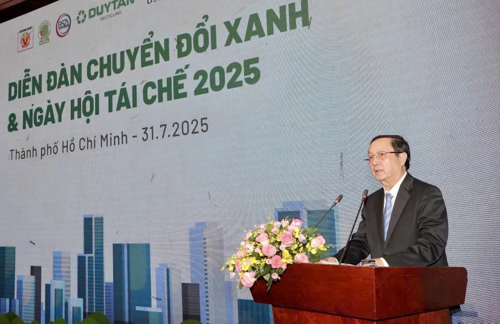 Ông Huỳnh Thành Đạt phát biểu tại diễn đàn. Ảnh: TÚ UYÊN chuyển đổi xanh- 2.jpg