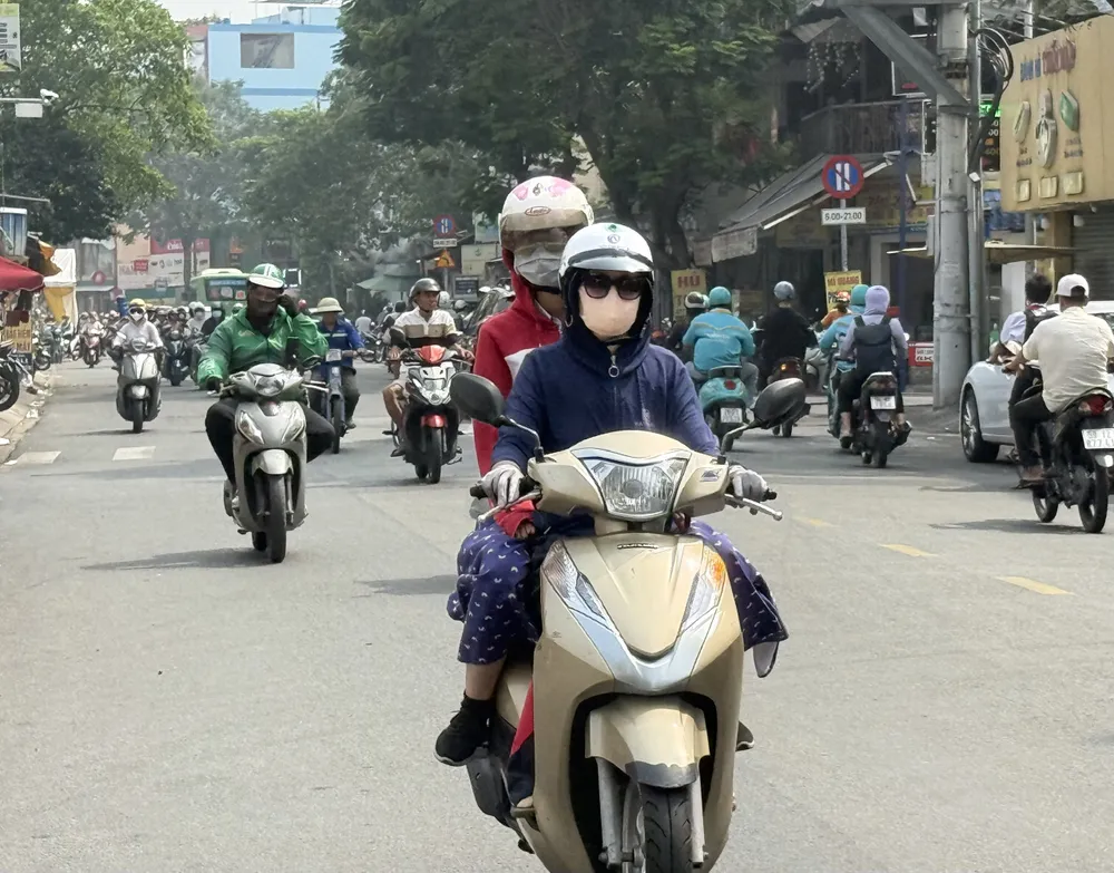 thời tiết TP.HCM mù mịt.jpg