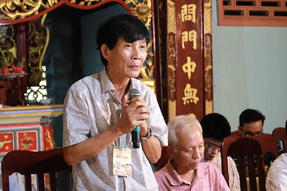 Ông Nguyễn Sự, nguyên Bí thư Thành uỷ Hội An phát biểu về cơ duyên được đồng hành cùng Đồng Tháp để xây dựng sản phẩm du lịch "chợ ma Định Yên". Ảnh: DI LINH dong-thap-tao-hien-cho-chieu-dem-bang-san-pham-du-lich-cho-ma-dinh-yen-2.jpg