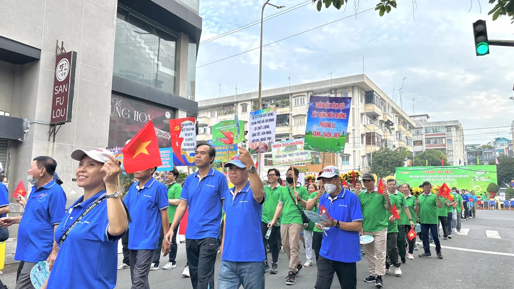4000-nguoi-di-bo-gay-quy-hon-11-ty-dong-cham-lo-cho-nguoi-kho-khan-5.jpg