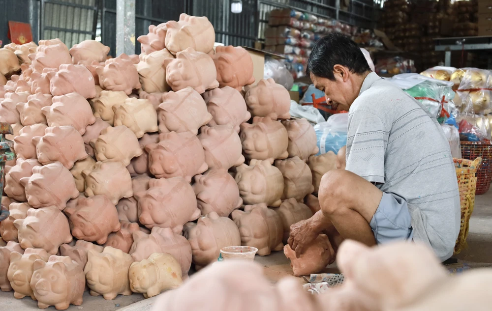 làng nghề làm heo đất bình dương