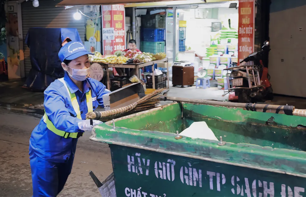 20-10 của những nữ công nhân vệ sinh môi trường