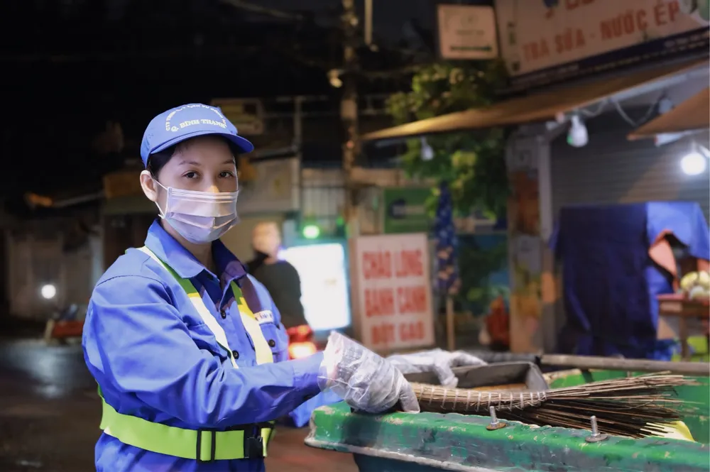 20-10 của những nữ công nhân vệ sinh môi trường