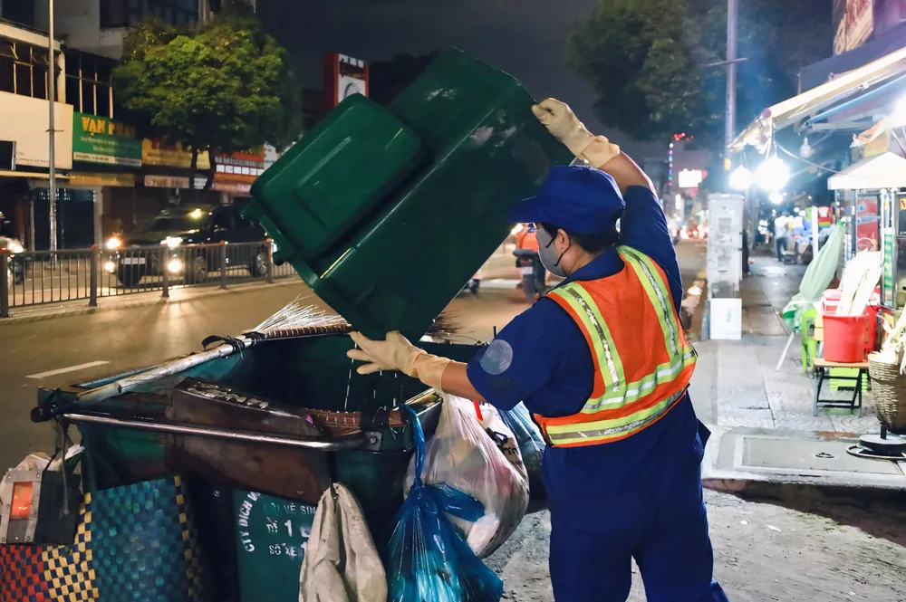 20-10 của những nữ công nhân vệ sinh môi trường