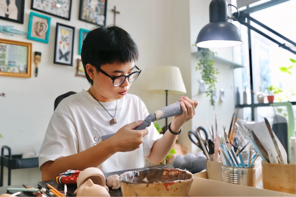 Gen Z ở TP.HCM làm búp bê khớp cầu giá hàng chục triệu đồng