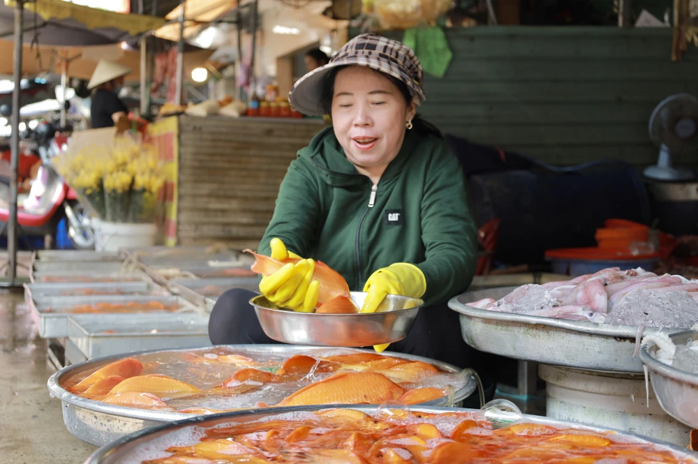 IMG_1432 2thi-truong-ca-chep-vang-ma-am-dam-trong-ngay-dua-ong-tao-ve-troi-post0.html.jpg