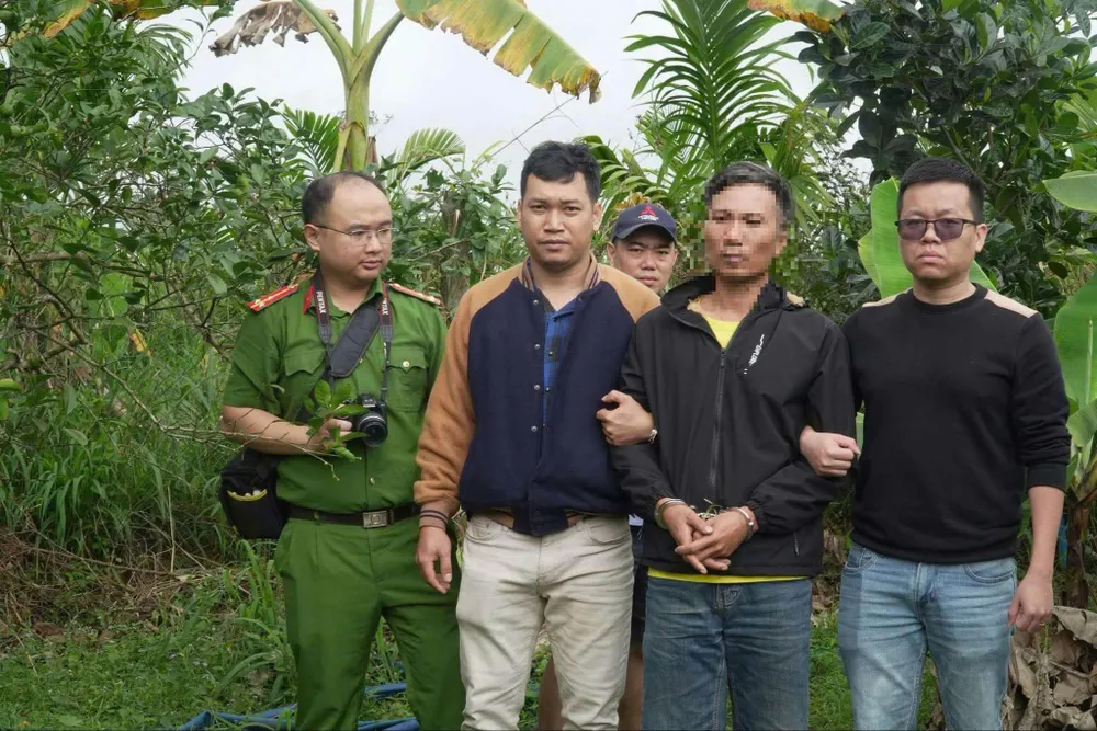 Bắt nghi can đột nhập, cạy 2 két sắt lấy 10 cây vàng