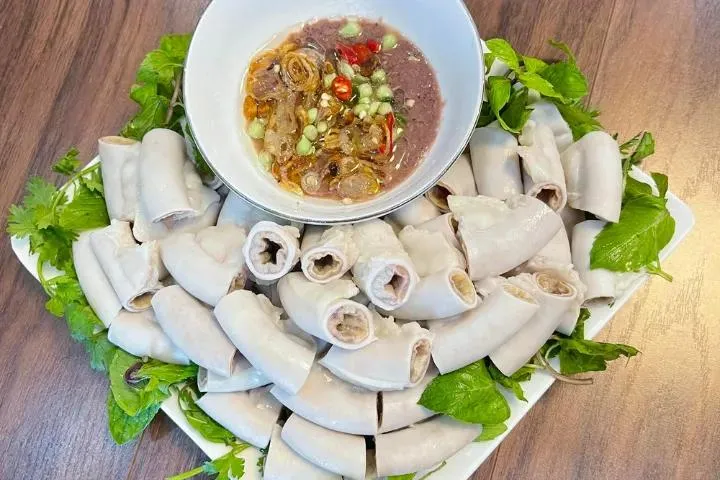 Lòng heo là món ăn quen thuộc với nhiều người Việt. Ảnh MXH Lòng heo, món ăn quen thuộc có thật sự an toàn cho sức khỏe?