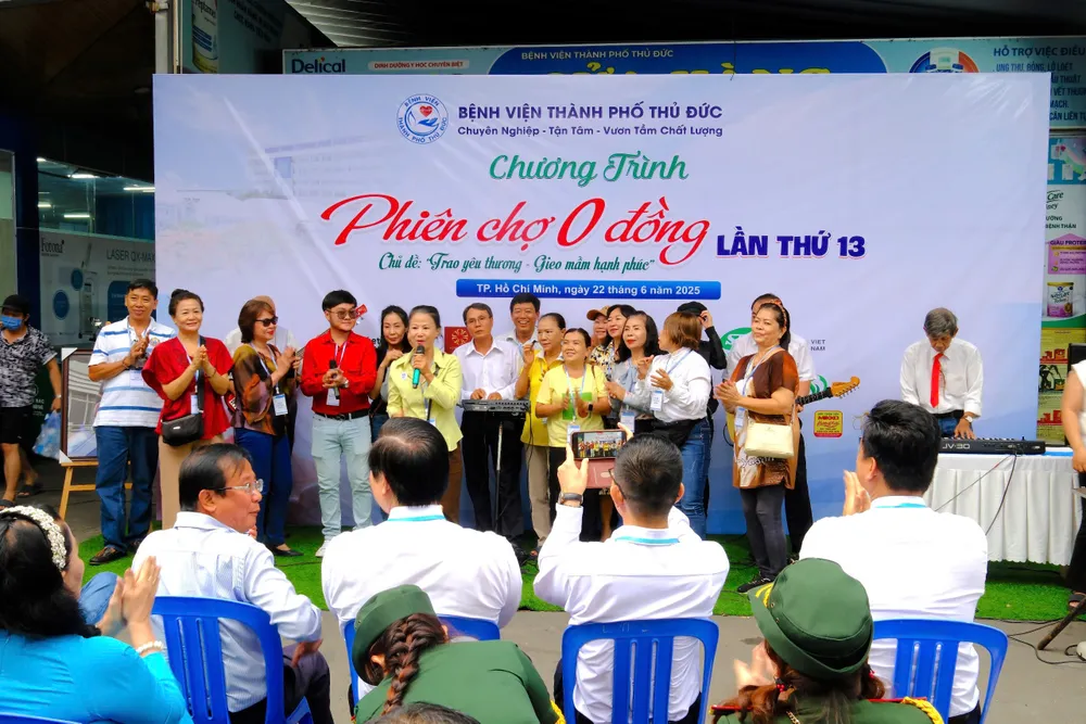 “Phiên chợ 0 đồng”: Ấm lòng bệnh nhân nghèo giữa hành trình điều trị