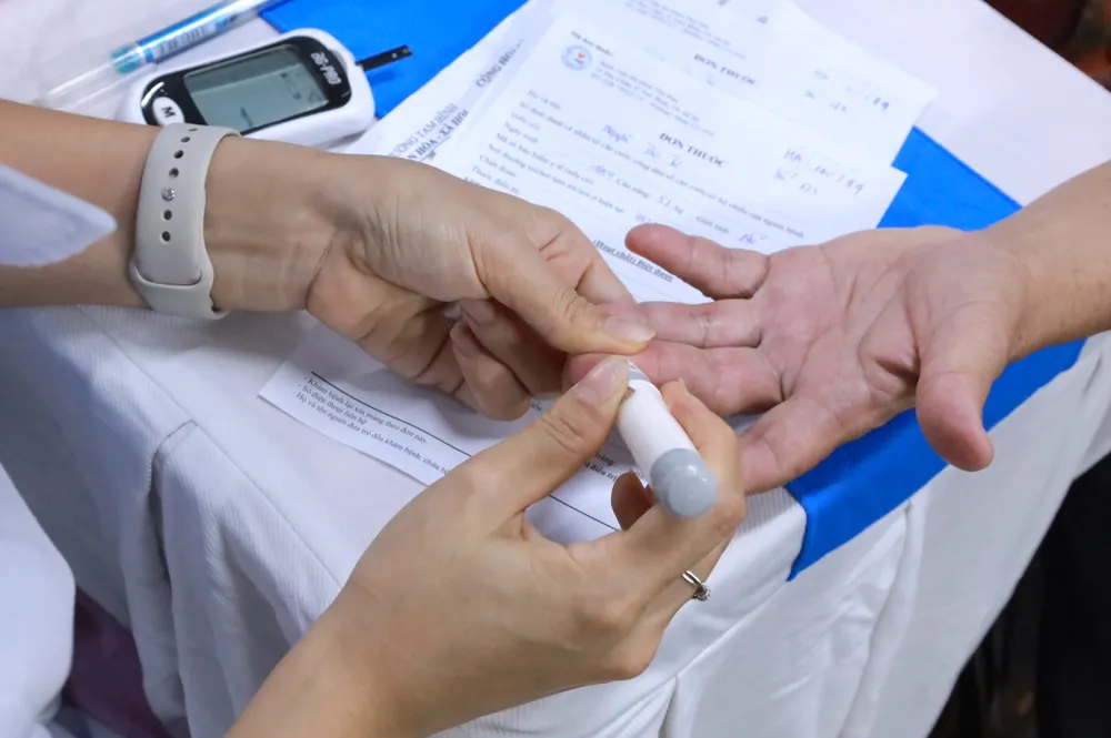 Hơn 300 người dân được khám, phát thuốc miễn phí tại Bệnh viện Đa khoa Thủ Đức