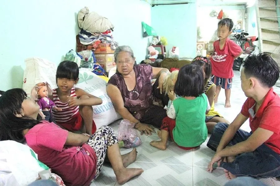 Từ ngày 12-12-2022, hộ nghèo được hỗ trợ điện thoại thông minh theo một số tiêu chí. Ảnh minh họa: Trường Giang Từ ngày 12-12-2022, hộ nghèo được hỗ trợ điện thoại thông minh theo một số tiêu chí. Ảnh minh họa: Trường Giang