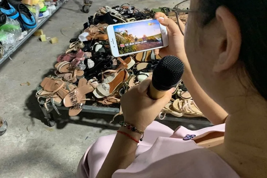 Dịp Tết Nguyên đán là lúc cao điểm của tình trạng hát karaoke ngoài trời. Ảnh: HUỲNH THƠ